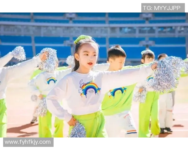 成都足球明星啦啦队队员展现激情与魅力助力球队奋勇争先 成都足球明星啦啦队队员展现激情与魅力助力球队奋勇争先