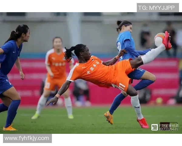 李佳悦足球之路：从青涩少女到赛场明星的成长故事